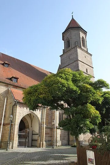 Stadtkirche Gunzenhausen Hier sieht man die Stadtkirche mit Ihrem großen Eingangstor