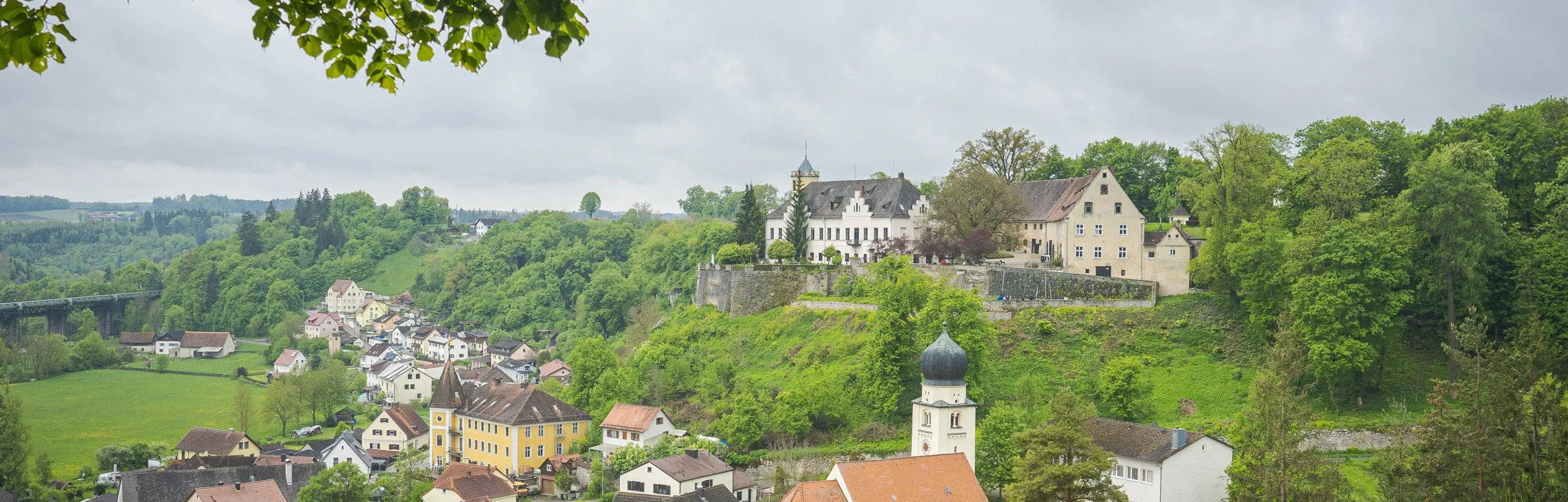 Blick ins Tal vom Kalvarienberg aus