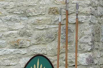 Schild und Pila am Kastell Vetoniana