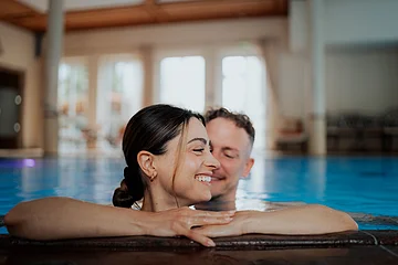 Schwimmbad des Wellnesbereiches Hotel Dirsch