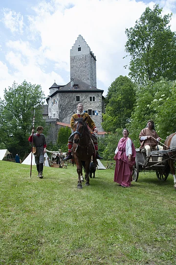 Limesritt vor Burg