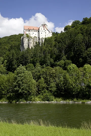 Burg Prunn, Blick von Süden über die Altmühl auf die Burg