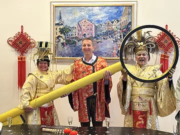 Kaiserpaar mit Bürgermeister und Schlüssel