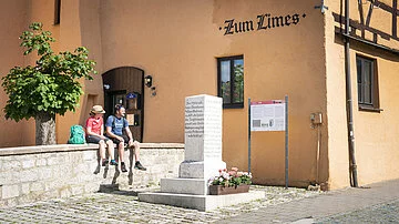 Max II.-Stein mit Limesinfotafel in Kipfenberg Limes-Infotafel in Kipfenberg