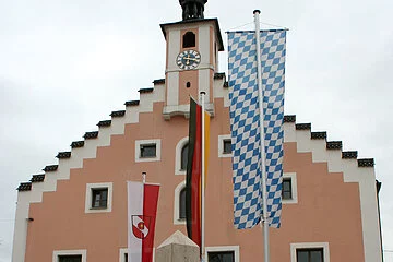 Obelisk zur Erinnerung an die Feier "700 Jahre Marktrecht Dietfurt"